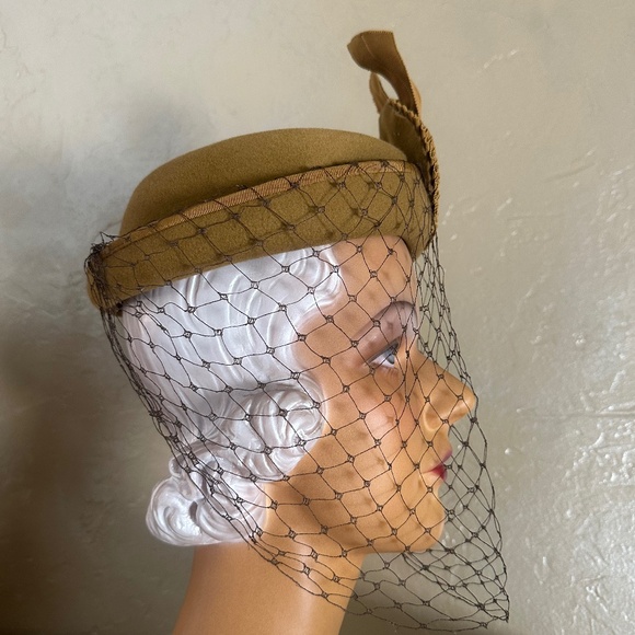 SPLENDID 1940s\' MUSTARD COLOR FELT HAT + GROSGRAIN TRIM & FULL VEIL main image 7